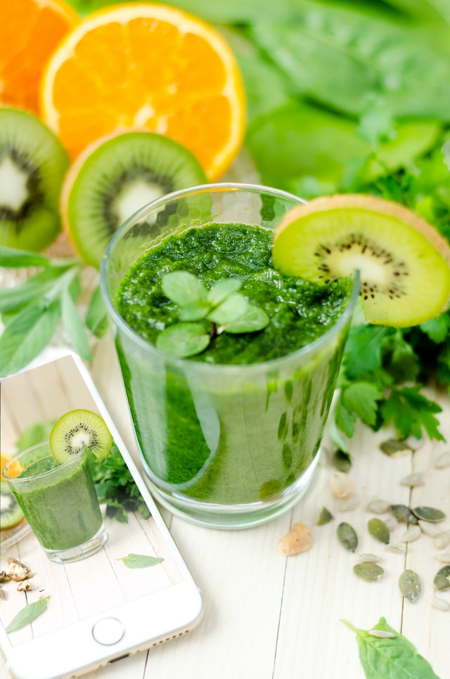  A mint and kiwi detox drink