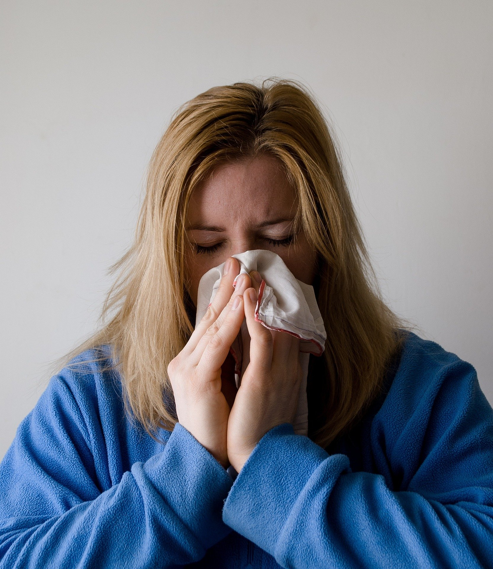 Allergy relief tablets can help with peanut allergy symptoms like runny nose