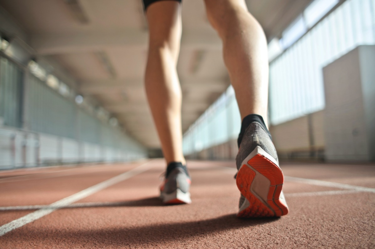 Runner on a racetrack